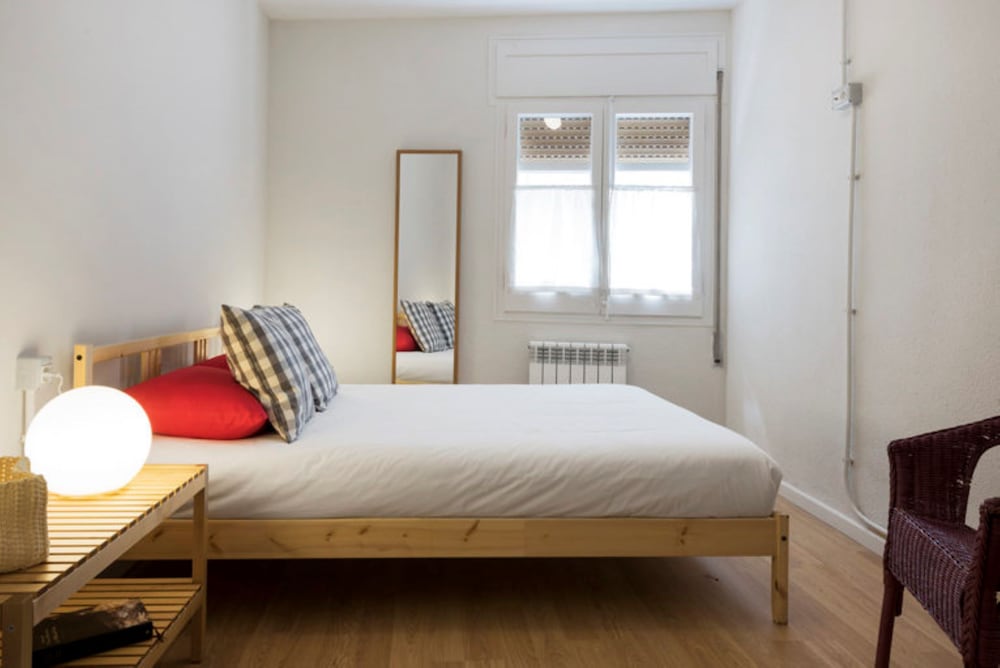 AinB Barcelona Sants Apartments 9