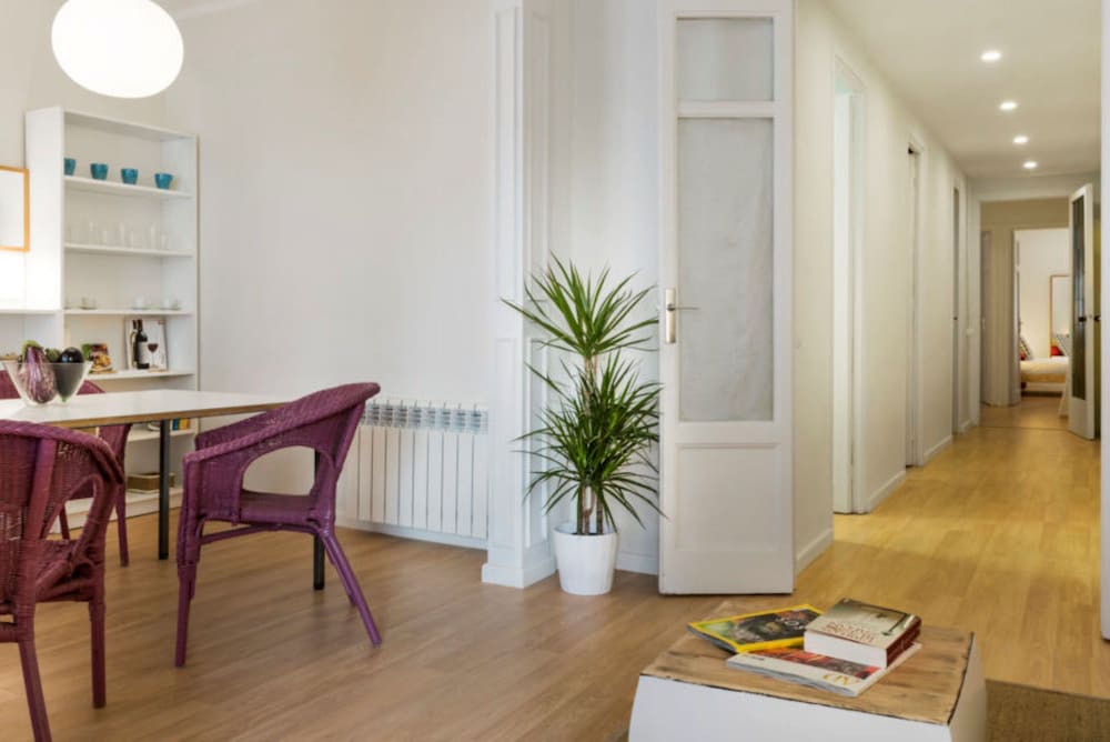 AinB Barcelona Sants Apartments 23