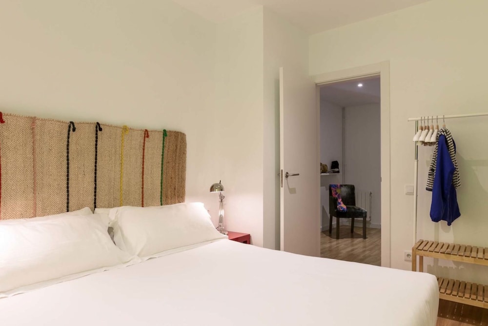 AinB Barcelona Sants Apartments 6