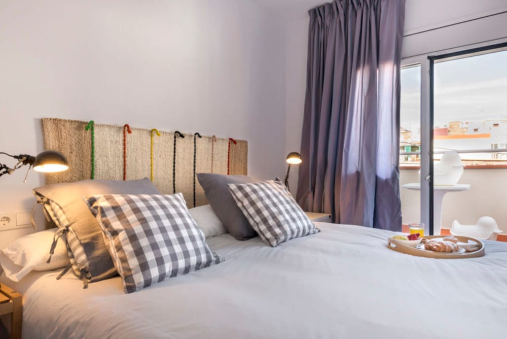 AinB Barcelona Sants Apartments 4
