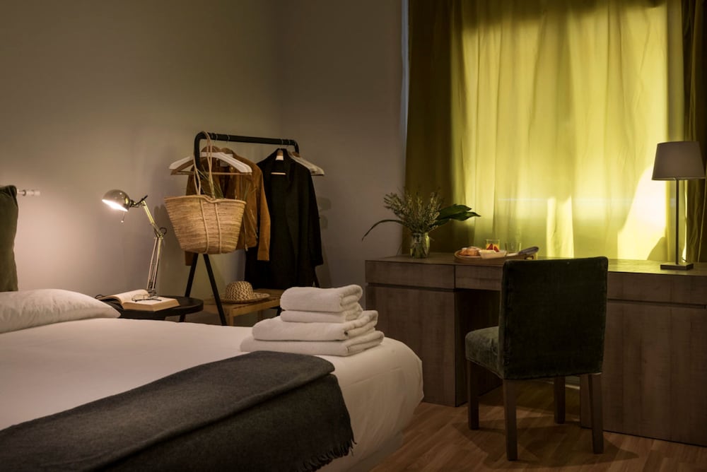 AinB Barcelona Sants Apartments 12