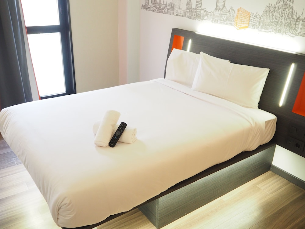 easyHotel Barcelona Fira 11