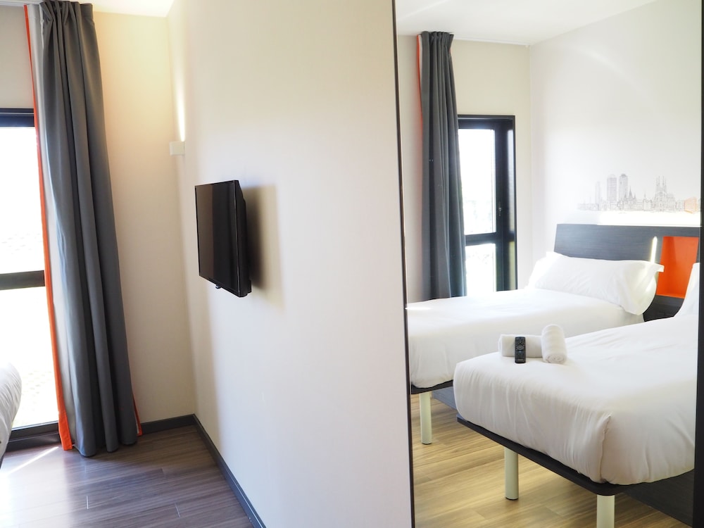 easyHotel Barcelona Fira 6