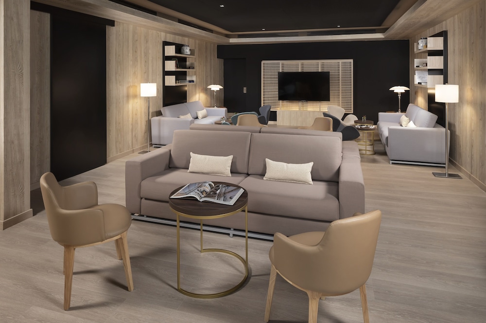 The Level at Meliá Castilla 5