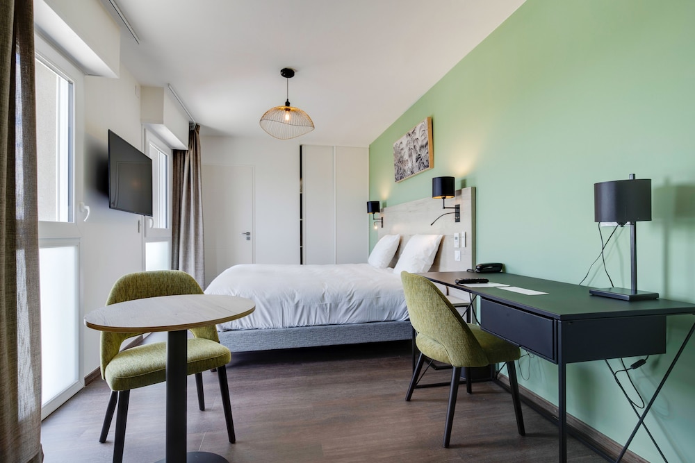 All Suites Appart Hôtel Massy-Palaiseau 10