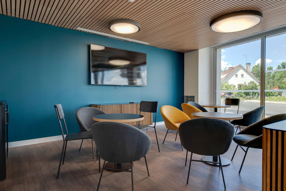 All Suites Appart Hôtel Massy-Palaiseau 2
