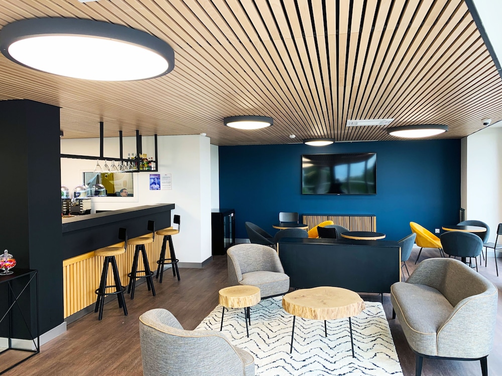 All Suites Appart Hôtel Massy-Palaiseau 4