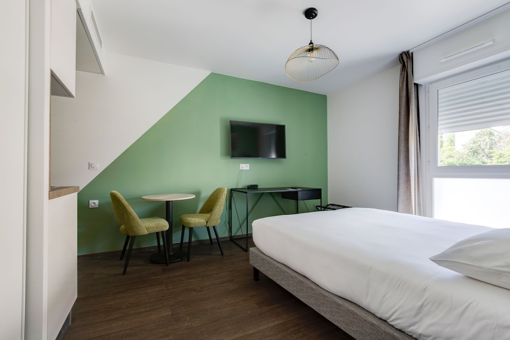 All Suites Appart Hôtel Massy-Palaiseau 13