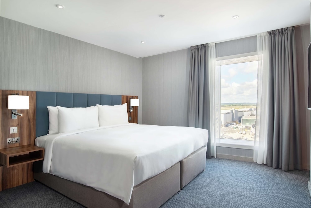 Hilton Garden Inn London Heathrow Terminals 2 and 3 6