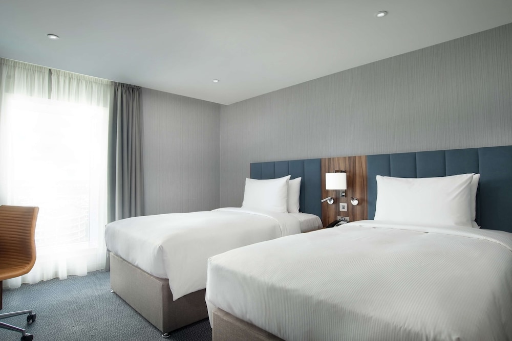 Hilton Garden Inn London Heathrow Terminals 2 and 3 7