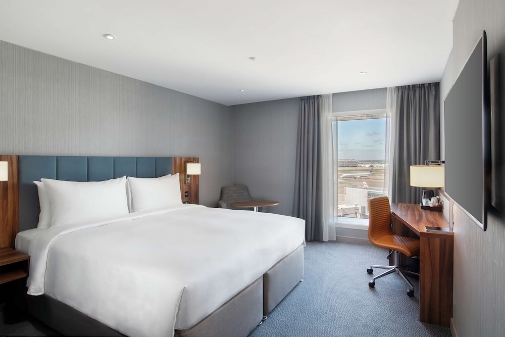 Hilton Garden Inn London Heathrow Terminals 2 and 3 10