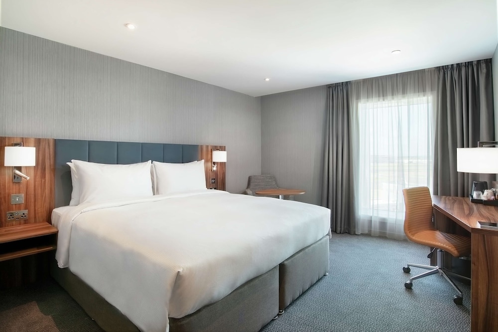 Hilton Garden Inn London Heathrow Terminals 2 and 3 8