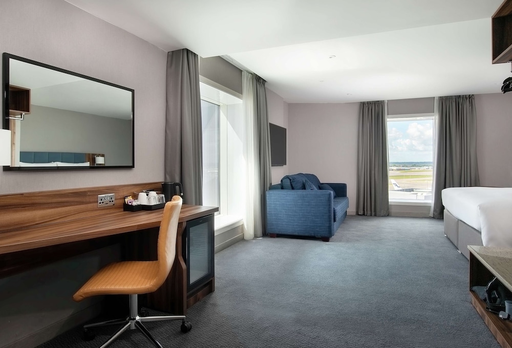 Hilton Garden Inn London Heathrow Terminals 2 and 3 11
