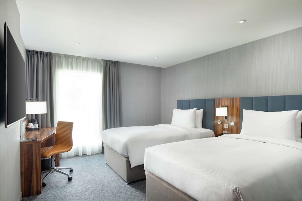 Hilton Garden Inn London Heathrow Terminals 2 and 3 9