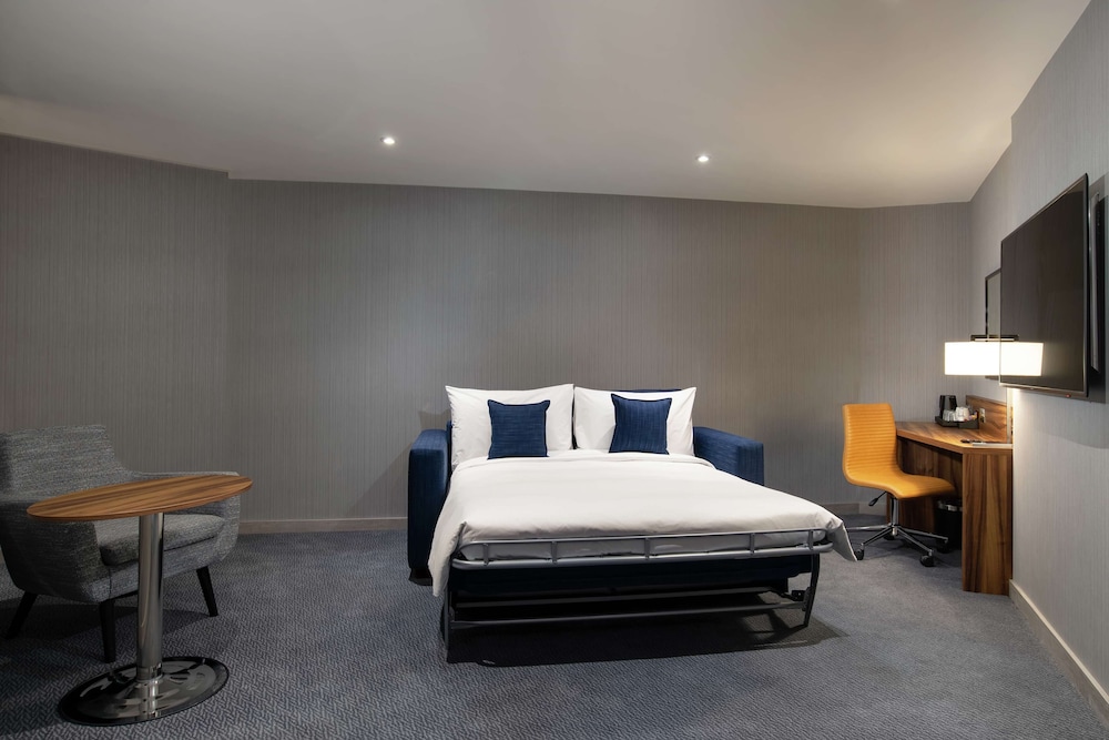 Hilton Garden Inn London Heathrow Terminals 2 and 3 5