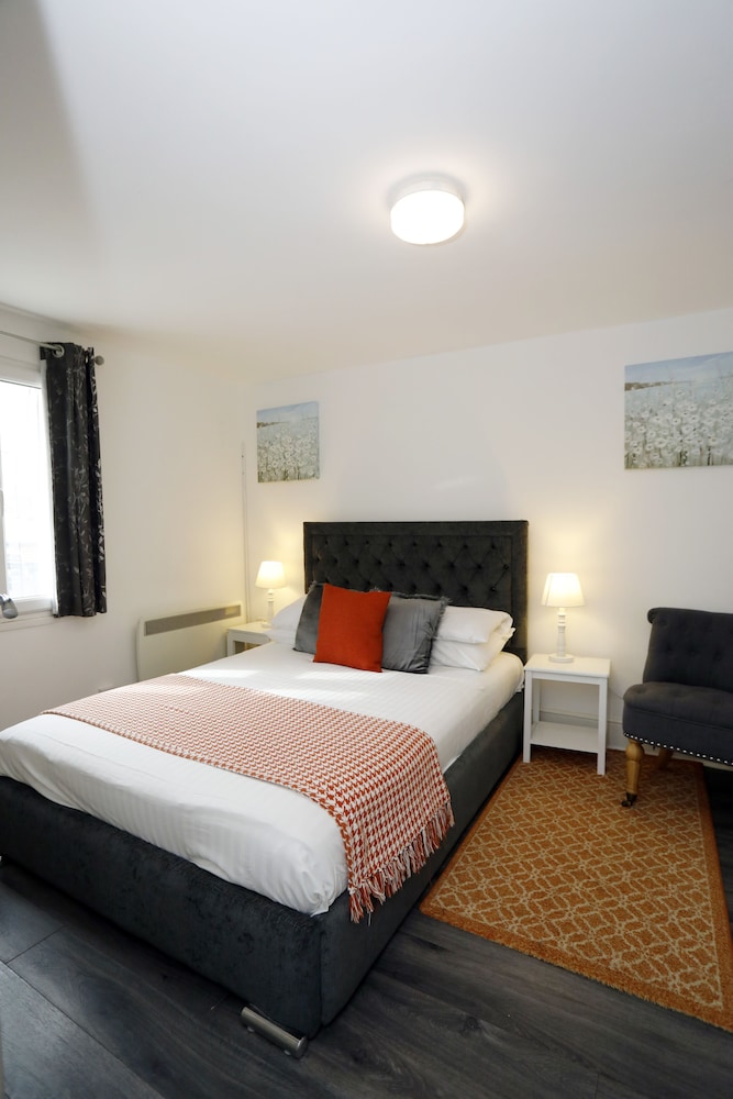 Village Hotel 21