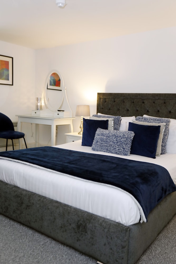 Village Hotel 22
