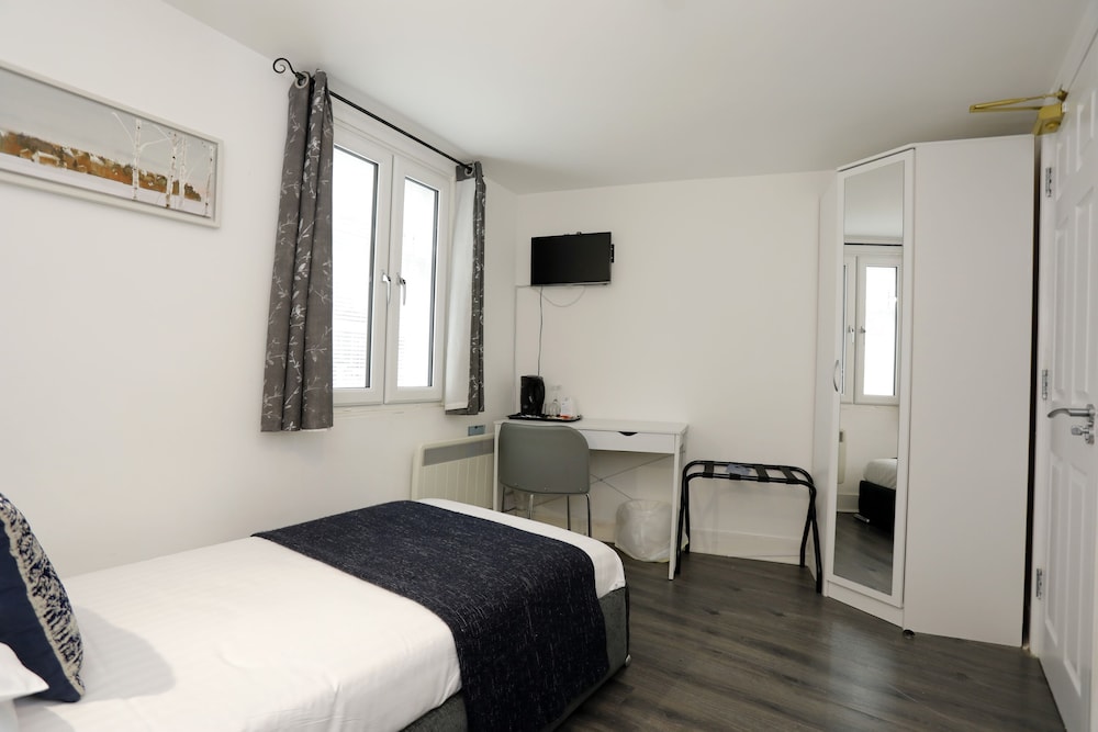 Village Hotel 8