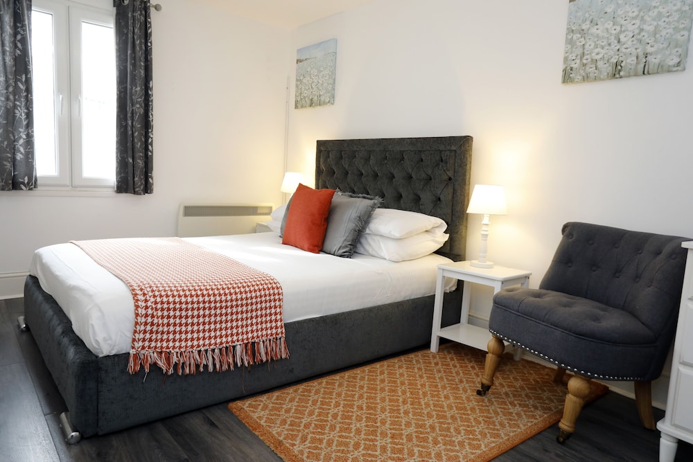 Village Hotel 13