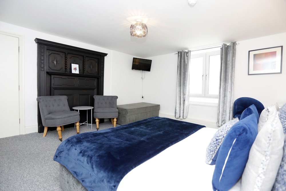Village Hotel 15