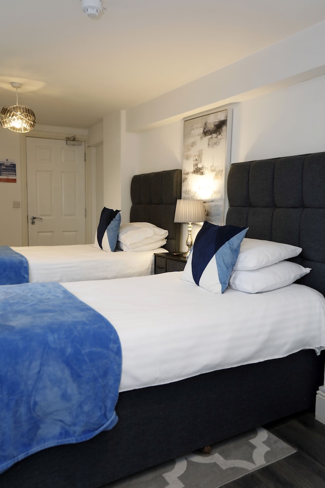 Village Hotel 6
