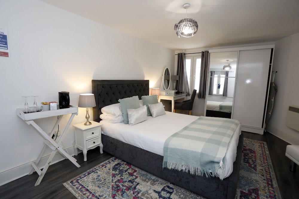 Village Hotel 19