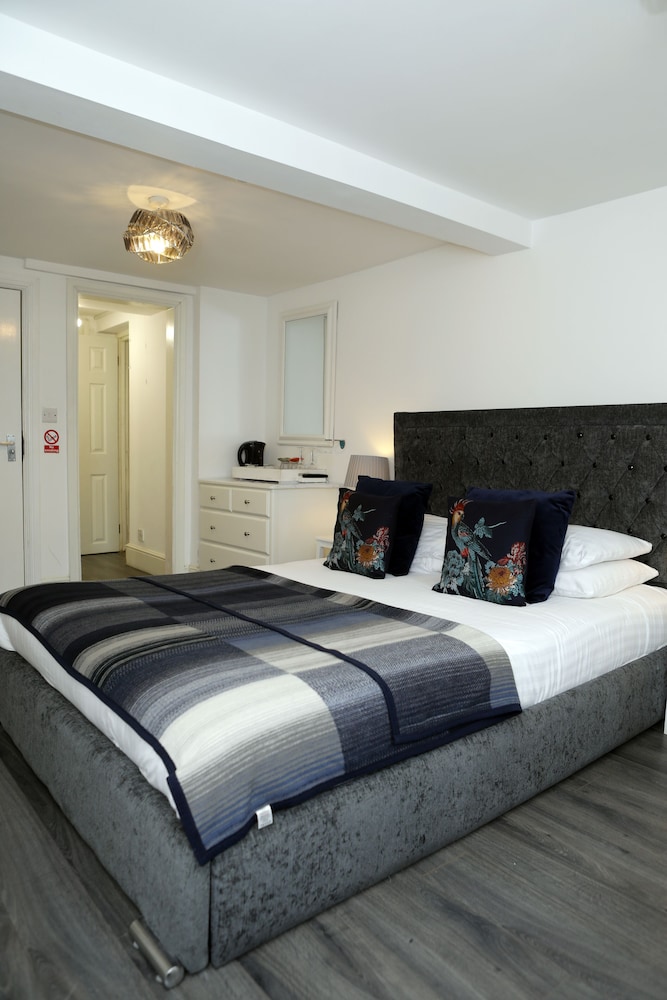 Village Hotel 20