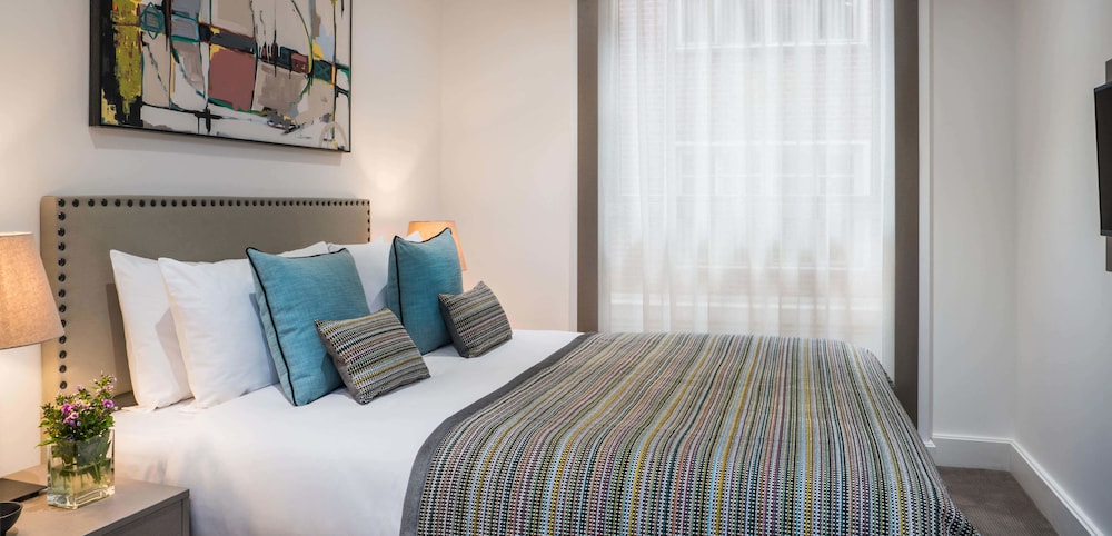 The Chronicle Supercity Aparthotels 4