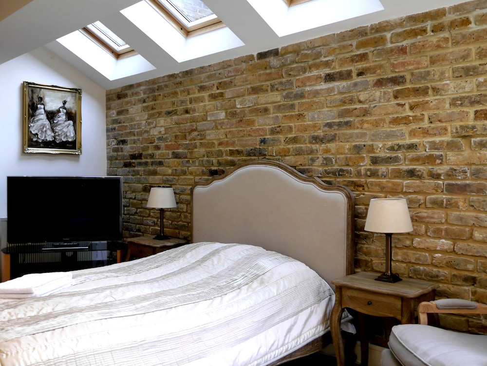 Goodenough Guesthouse 1