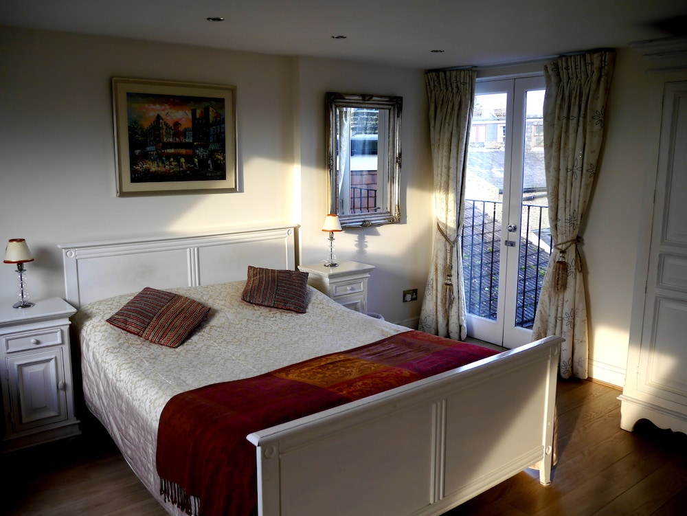 Goodenough Guesthouse 2