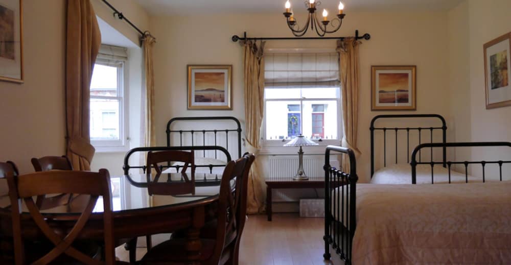 Goodenough Guesthouse 5