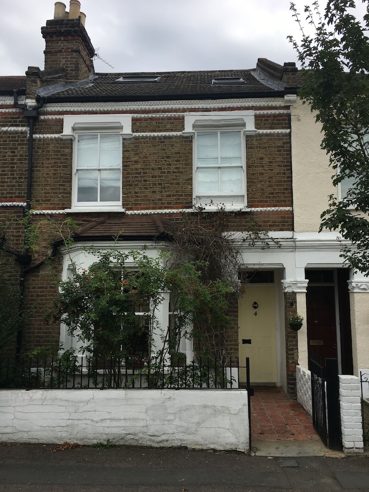 Goodenough Guesthouse 18