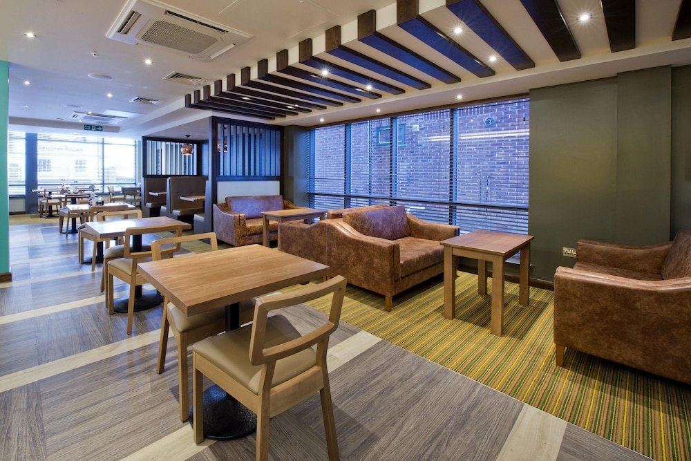 Premier Inn Letchworth Garden City 14