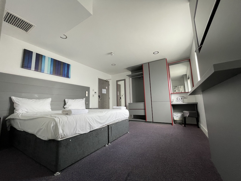 Ilford Hotel Goodmayes 21