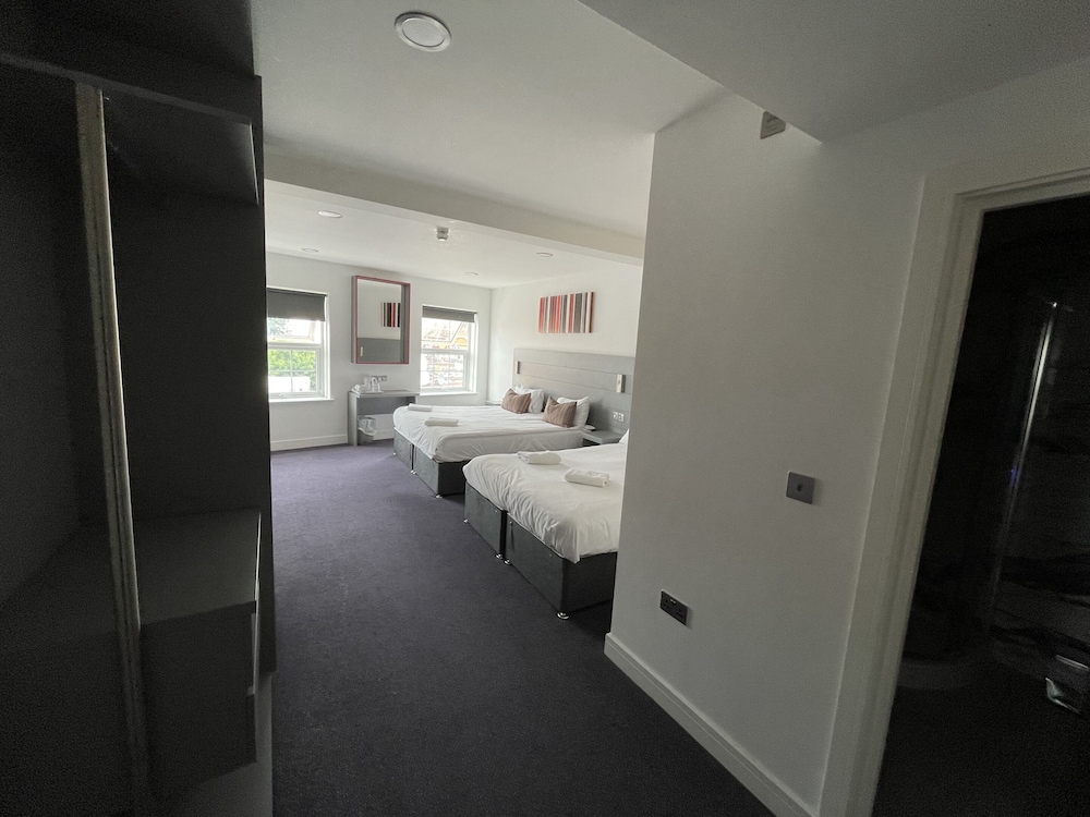 Ilford Hotel Goodmayes 18