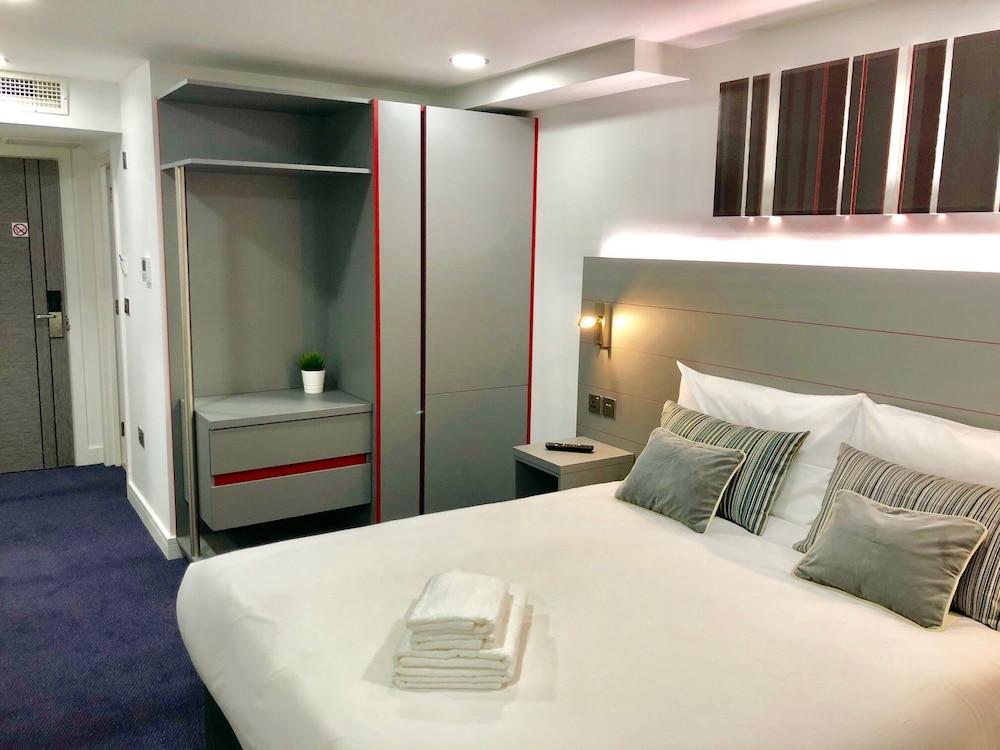 Ilford Hotel Goodmayes 6