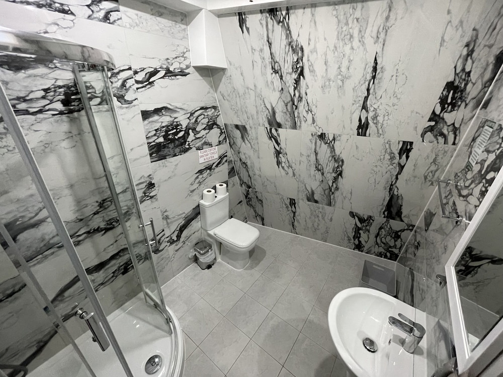 Ilford Hotel Goodmayes 23