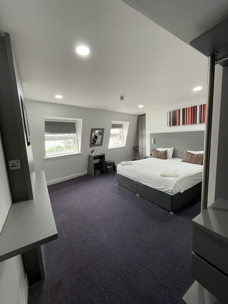 Ilford Hotel Goodmayes 12