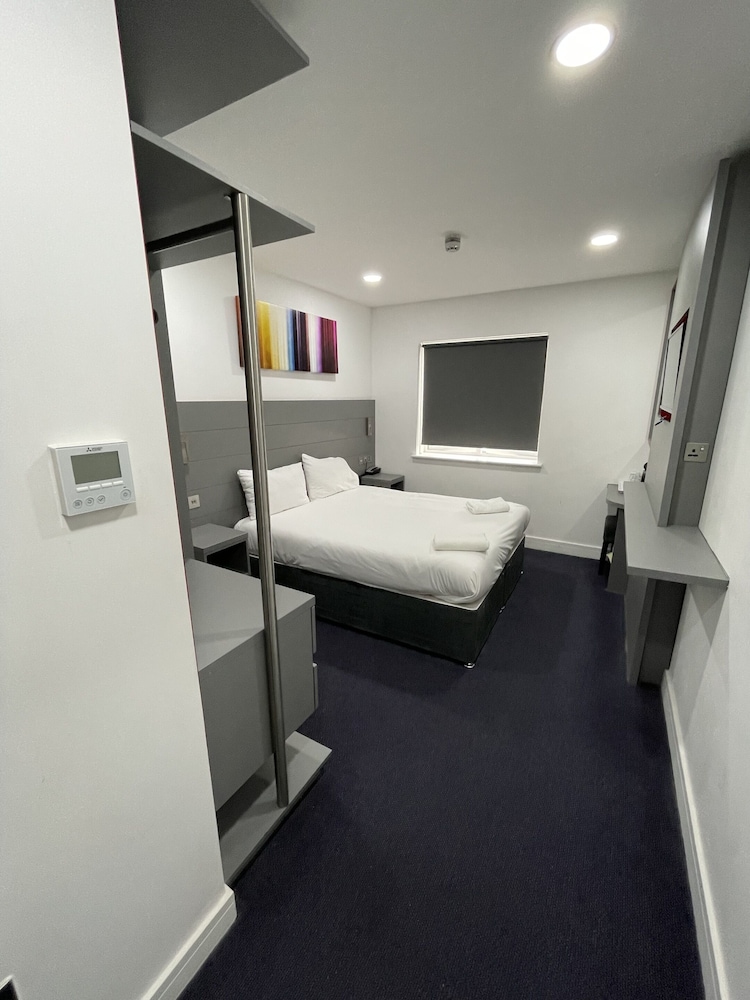 Ilford Hotel Goodmayes 11