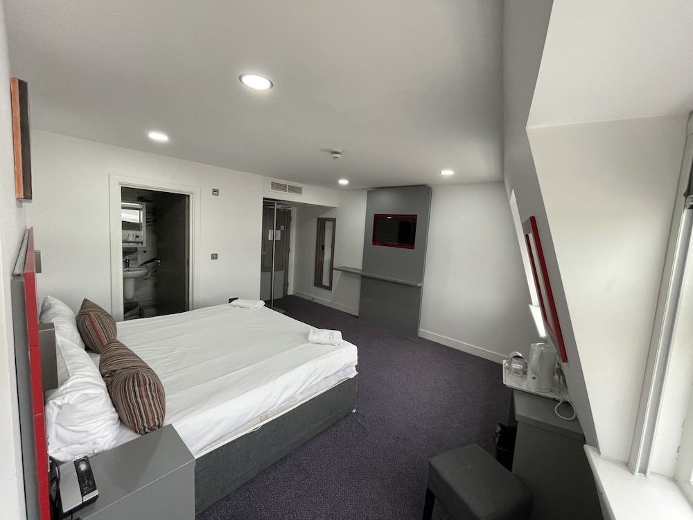 Ilford Hotel Goodmayes 5