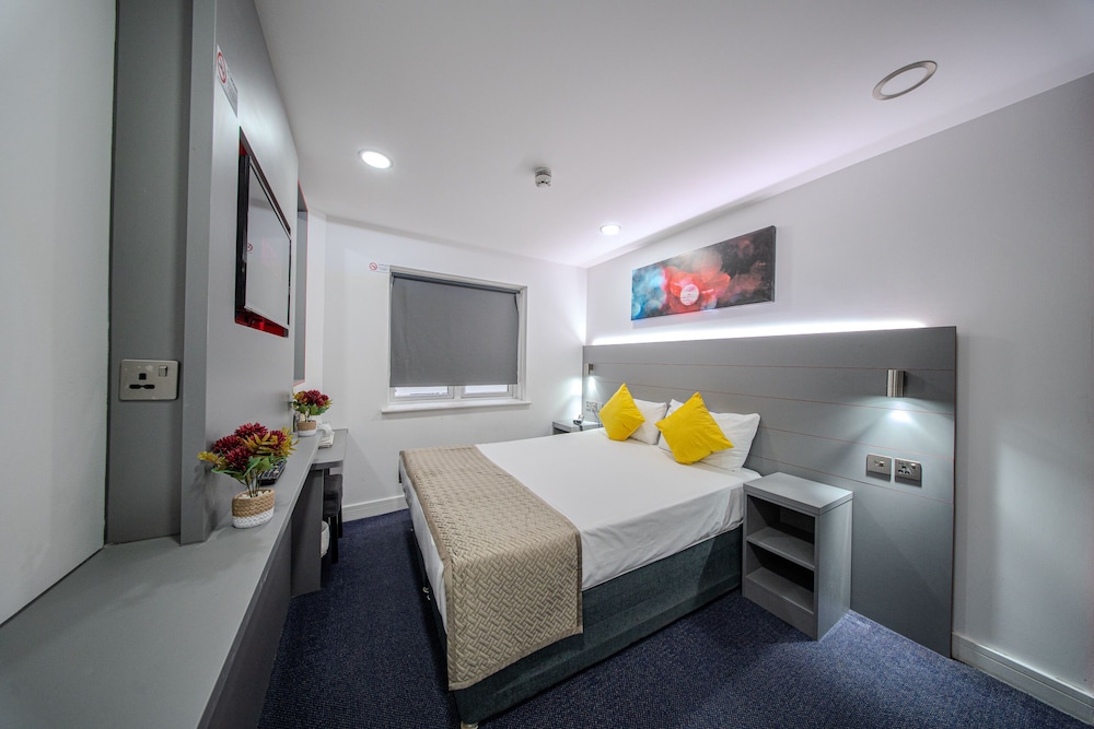 Ilford Hotel Goodmayes 1