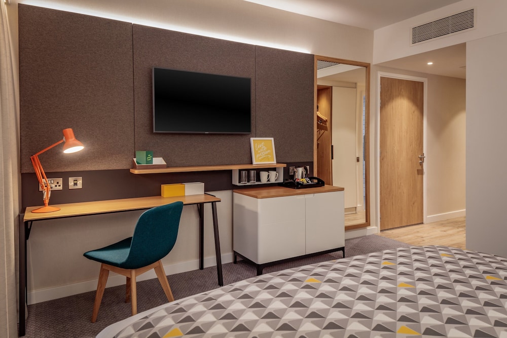 Holiday Inn London - Heathrow Bath Road 24