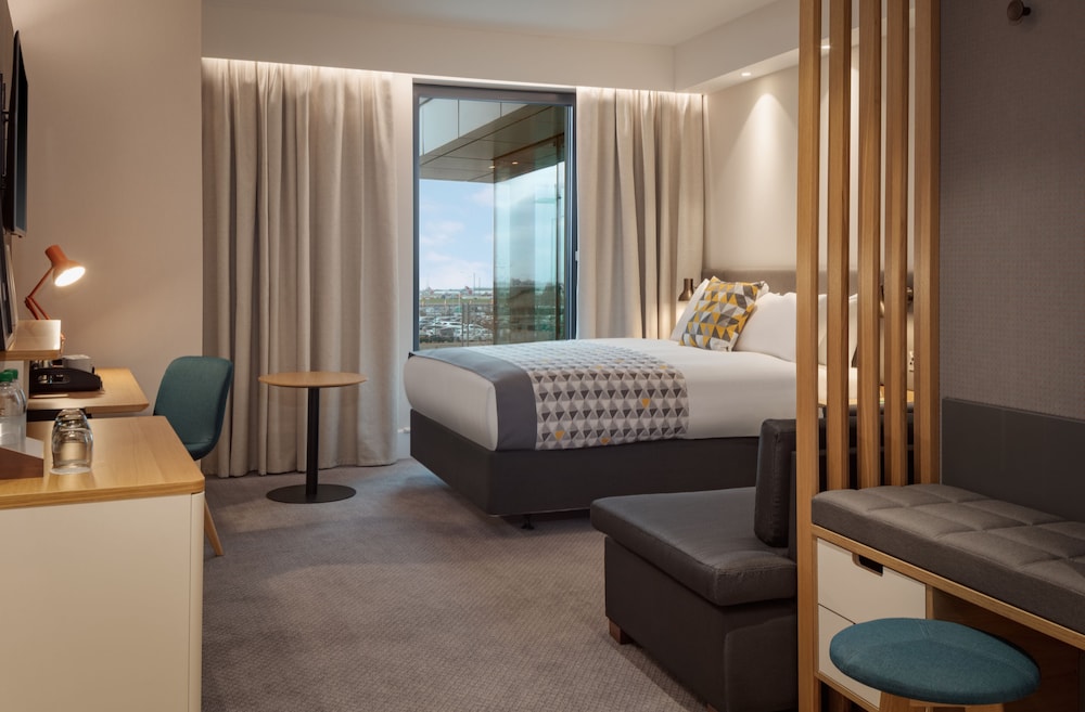 Holiday Inn London - Heathrow Bath Road 4