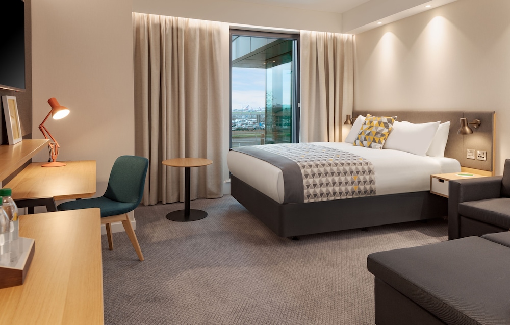 Holiday Inn London - Heathrow Bath Road 10