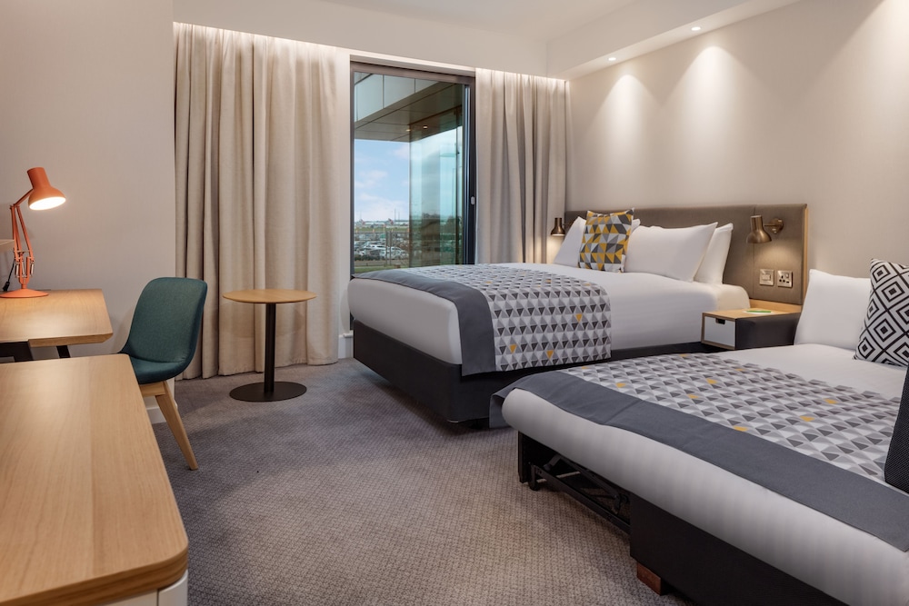 Holiday Inn London - Heathrow Bath Road 13