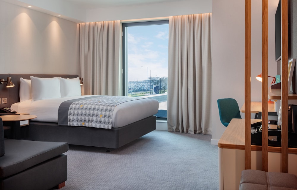 Holiday Inn London - Heathrow Bath Road 23