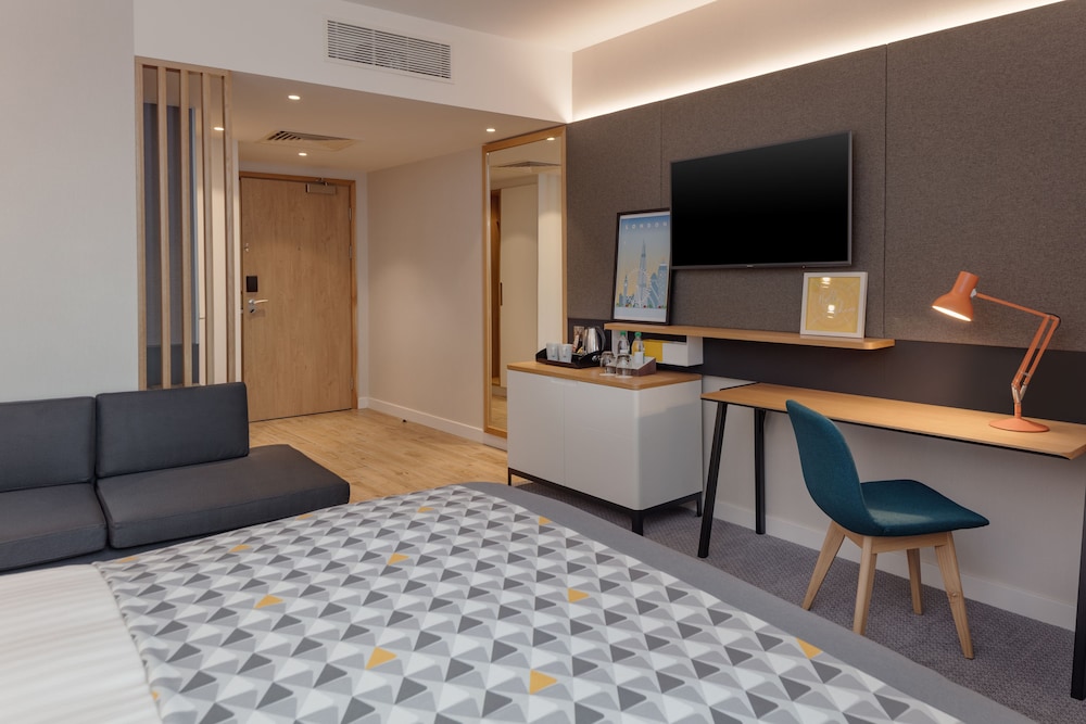 Holiday Inn London - Heathrow Bath Road 8