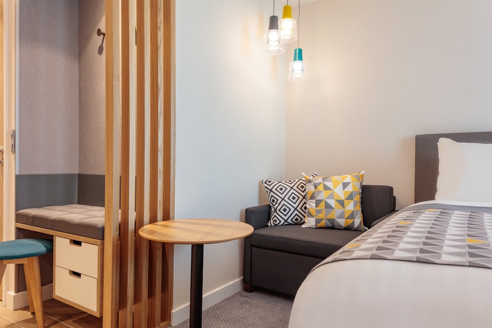Holiday Inn London - Heathrow Bath Road 19