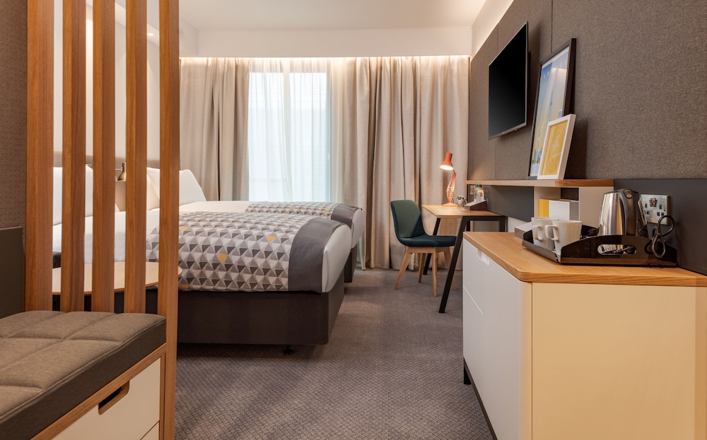 Holiday Inn London - Heathrow Bath Road 15