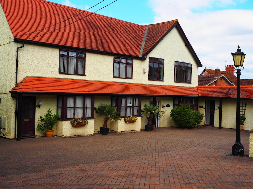 High Hedges 24